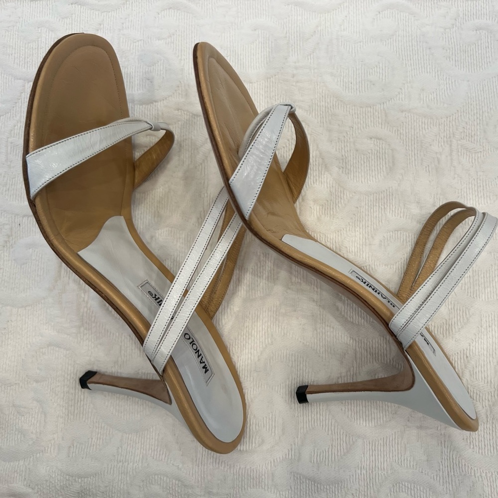 new in box Manolo Blahnik 𖦹 Nancho Strappy Kitten Heels 𖦹 White Leather 𖦹 8M